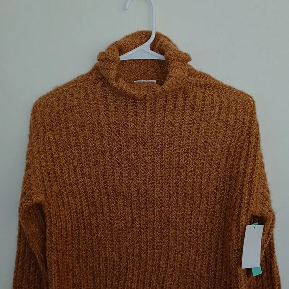 Abound Turtleneck - Picture 4 of 14